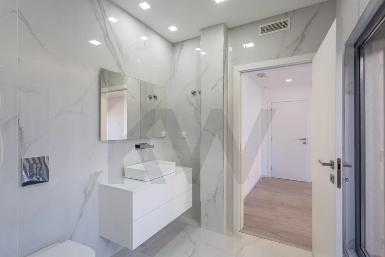 Moradia T4 para Venda em Loures Foto 59