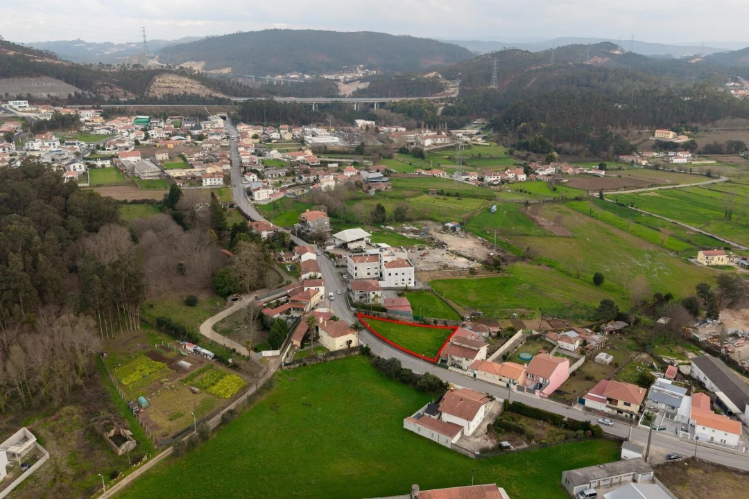 Terreno para Venda em Milheiros de Poiares Foto 4