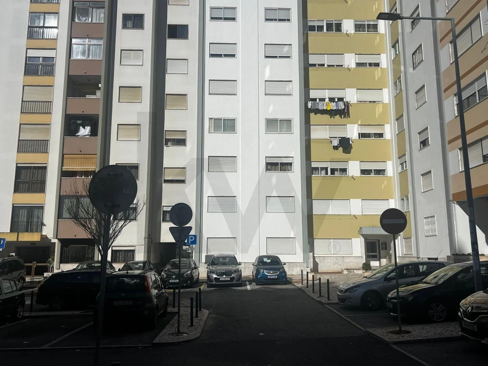 Apartamento T3 para Venda em Massamá e Monte Abraão Foto 28