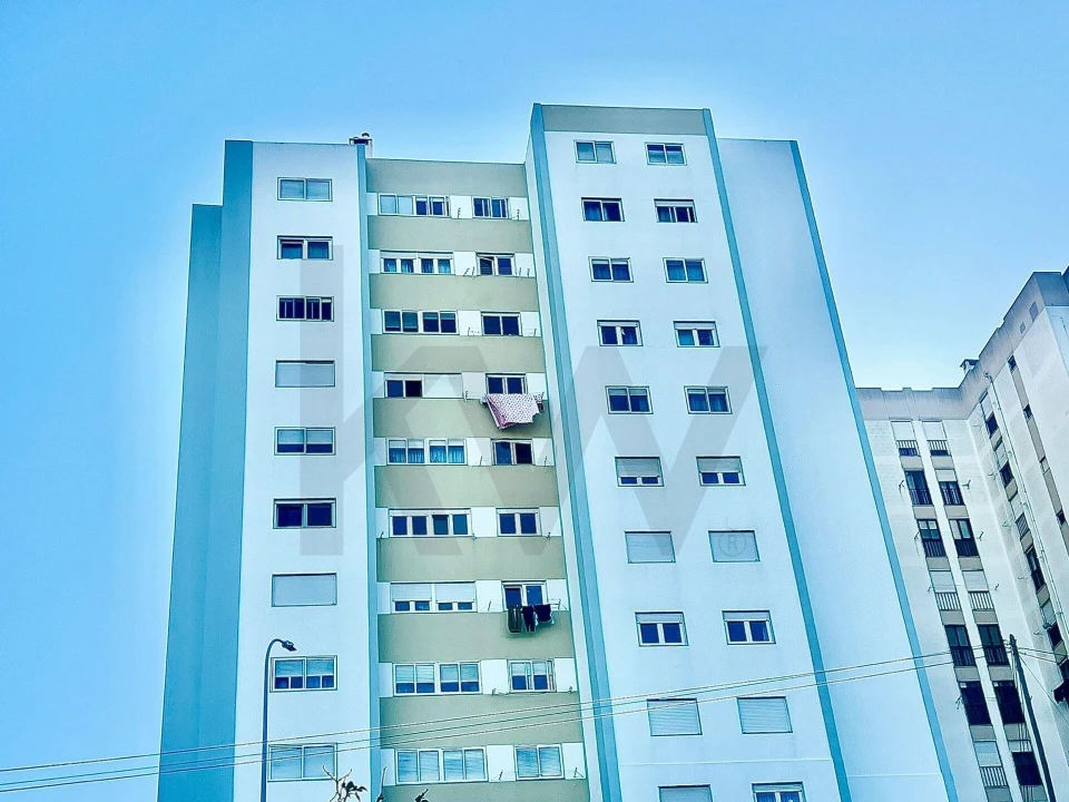 Apartamento T3 para Venda em Massamá e Monte Abraão Foto 25