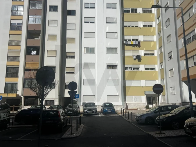 Apartamento T3 para Venda em Massamá e Monte Abraão Foto 28