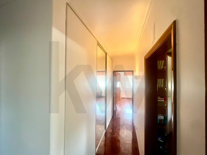 Apartamento T3 para Venda em Massamá e Monte Abraão Foto 17