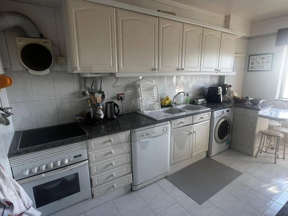 Apartamento T3 para Venda em Massamá e Monte Abraão Foto 6