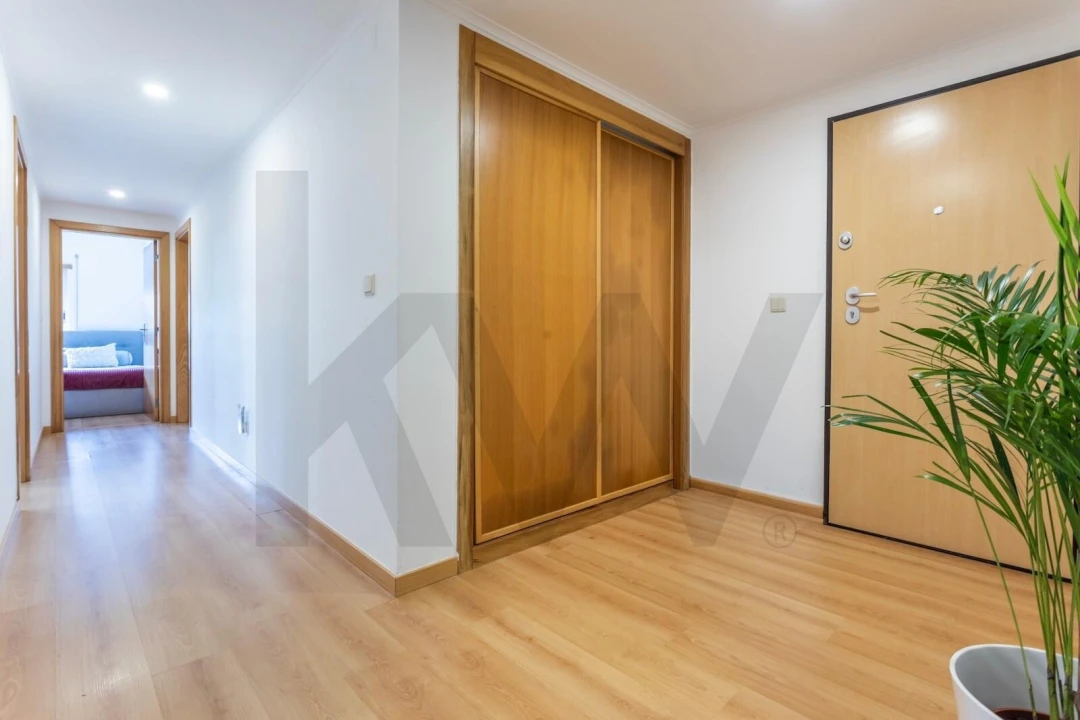 Apartamento T2 para Venda em Rio de Mouro Foto 20