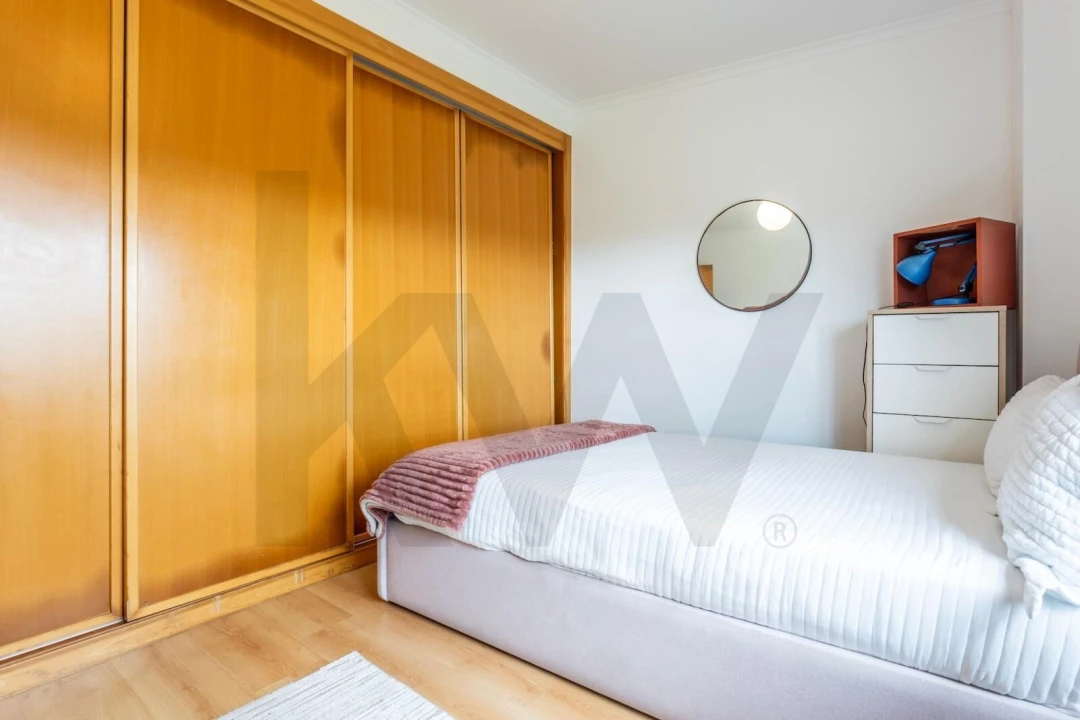 Apartamento T2 para Venda em Rio de Mouro Foto 12