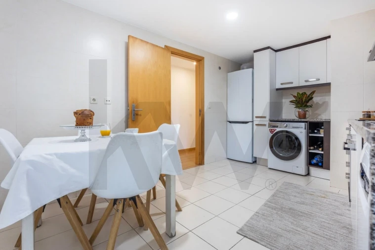 Apartamento T2 para Venda em Rio de Mouro Foto 16