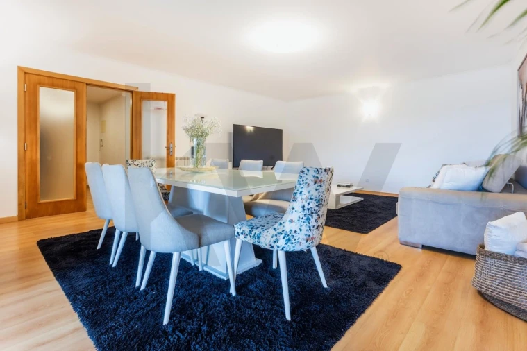 Apartamento T2 para Venda em Rio de Mouro Foto 3