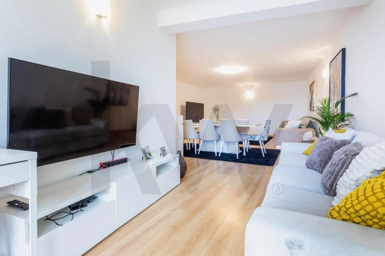 Apartamento T2 para Venda em Rio de Mouro Foto 4