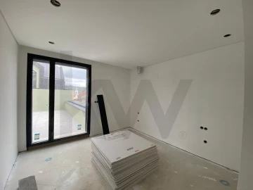 Moradia T3 para Venda em Monte Córdova