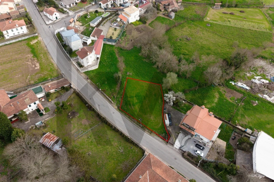 Terreno para Venda em Milheiros de Poiares Foto 4
