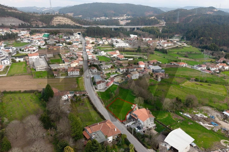 Terreno para Venda em Milheiros de Poiares Foto 3