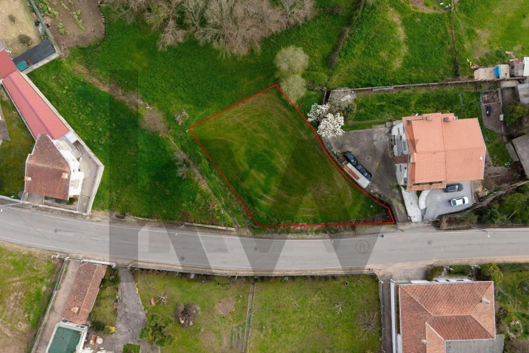 Terreno para Venda em Milheiros de Poiares Foto 2