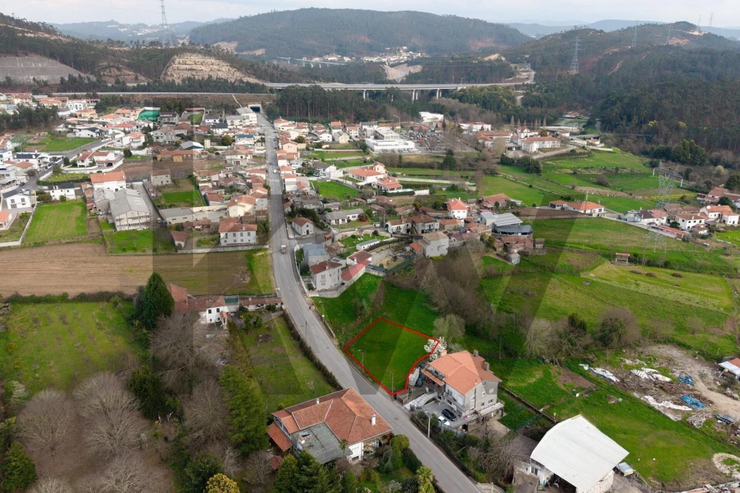 Terreno para Venda em Milheiros de Poiares Foto 3