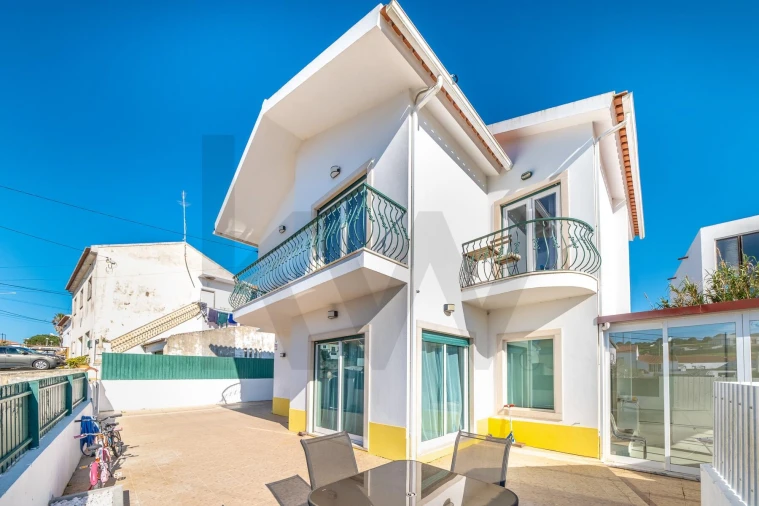 Moradia T3 para Venda em Santo Isidoro Foto 1