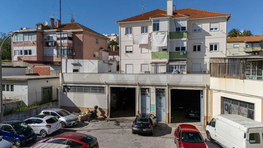 Armazém para Venda em Odivelas