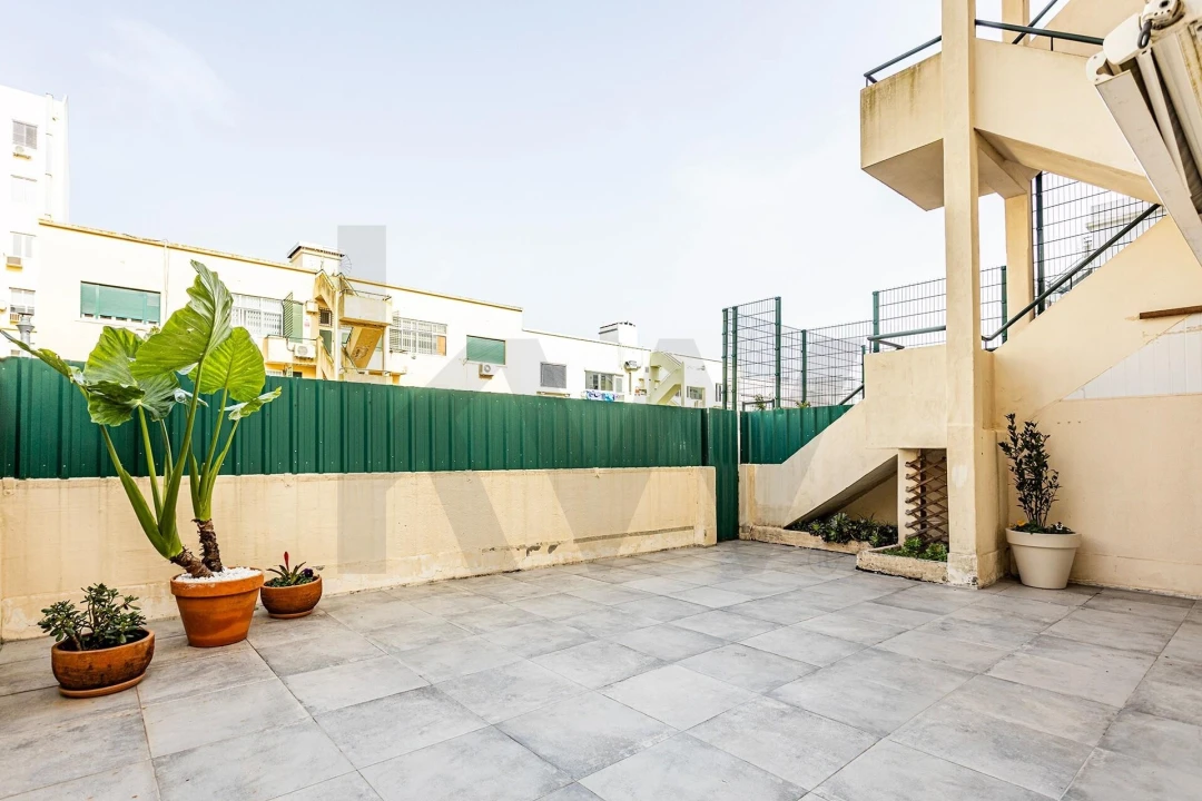 Apartamento T4 para Arrendamento em Santo António Foto 4