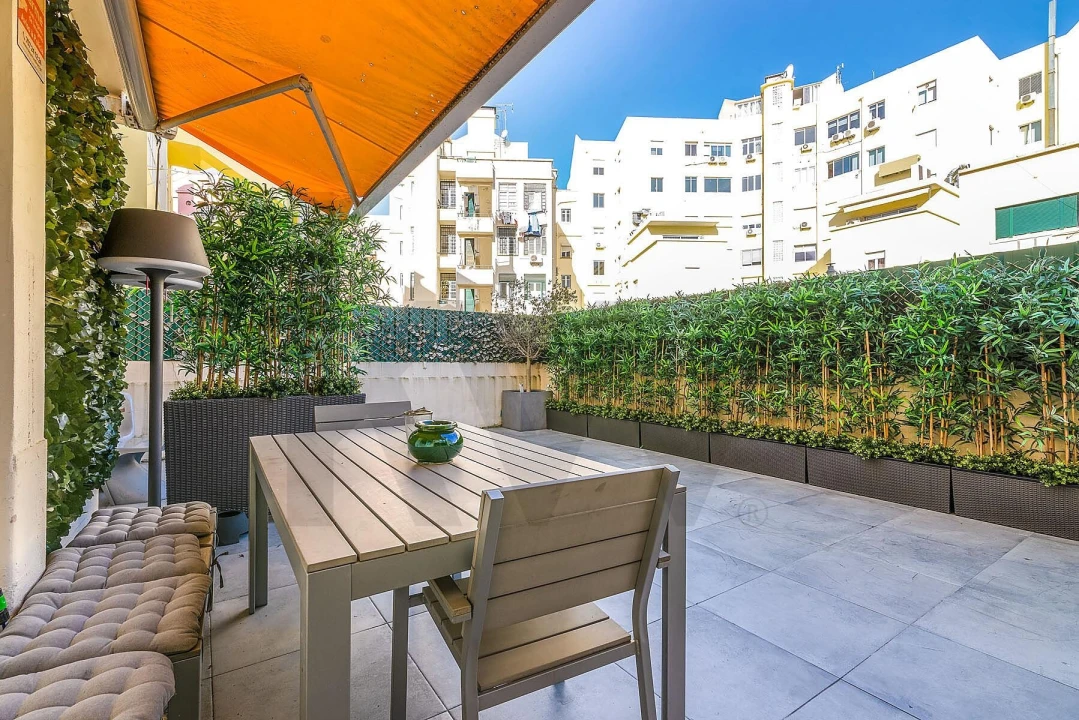 Apartamento T4 para Arrendamento em Santo António Foto 3