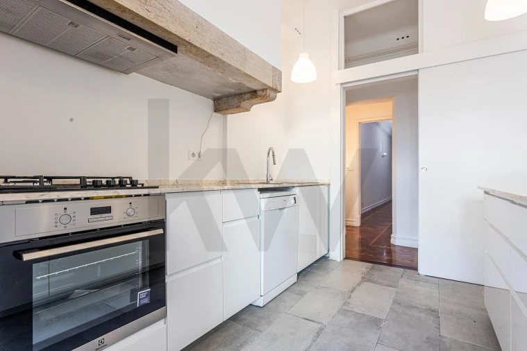 Apartamento T4 para Arrendamento em Santo António Foto 32