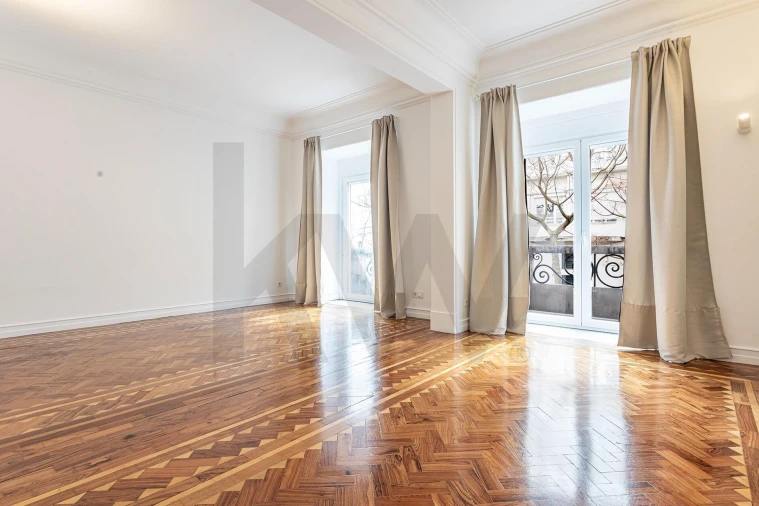 Apartamento T4 para Arrendamento em Santo António Foto 5