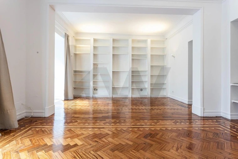 Apartamento T4 para Arrendamento em Santo António Foto 6