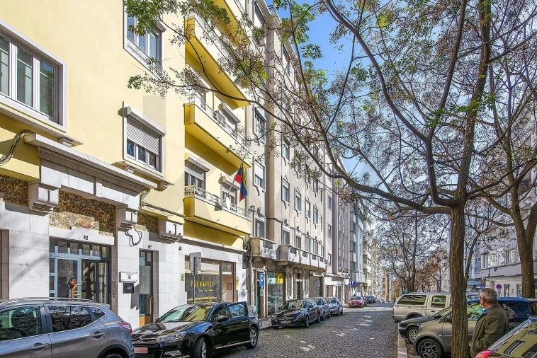 Apartamento T4 para Arrendamento em Santo António Foto 36