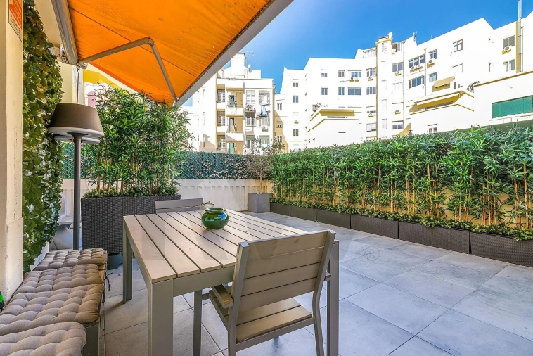 Apartamento T4 para Arrendamento em Santo António Foto 3