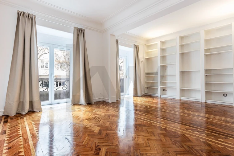 Apartamento T4 para Arrendamento em Santo António Foto 2