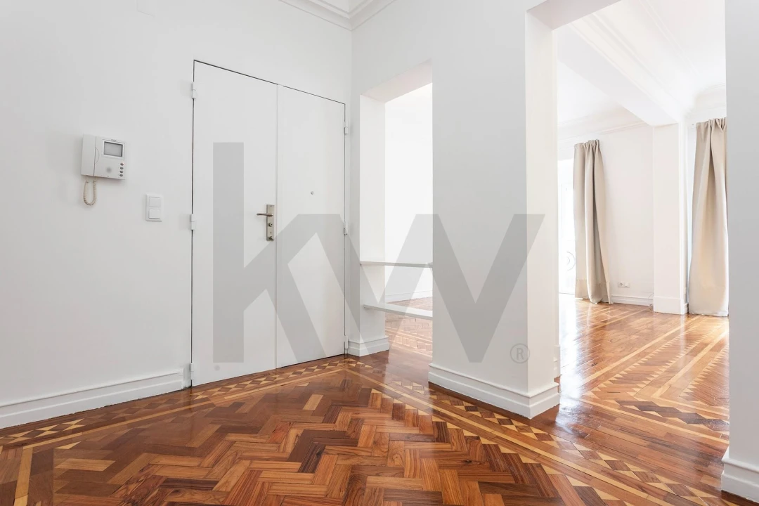 Apartamento T4 para Arrendamento em Santo António Foto 9