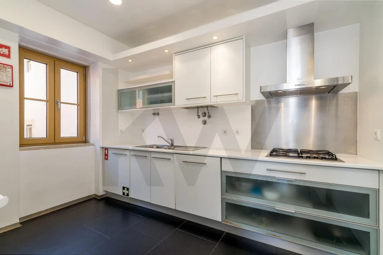 Apartamento T3 para Arrendamento em Santa Maria Maior Foto 6