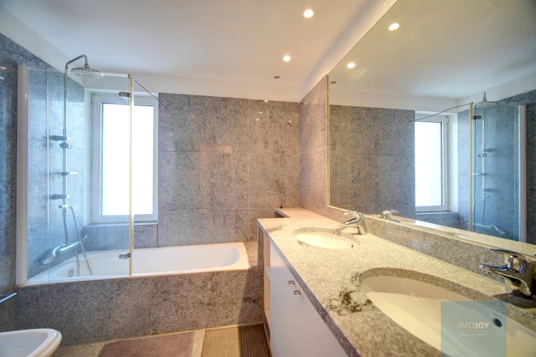 Moradia T8 para Arrendamento em Santa Maria e São Miguel, São Martinho, São Pedro Penaferrim Foto 33