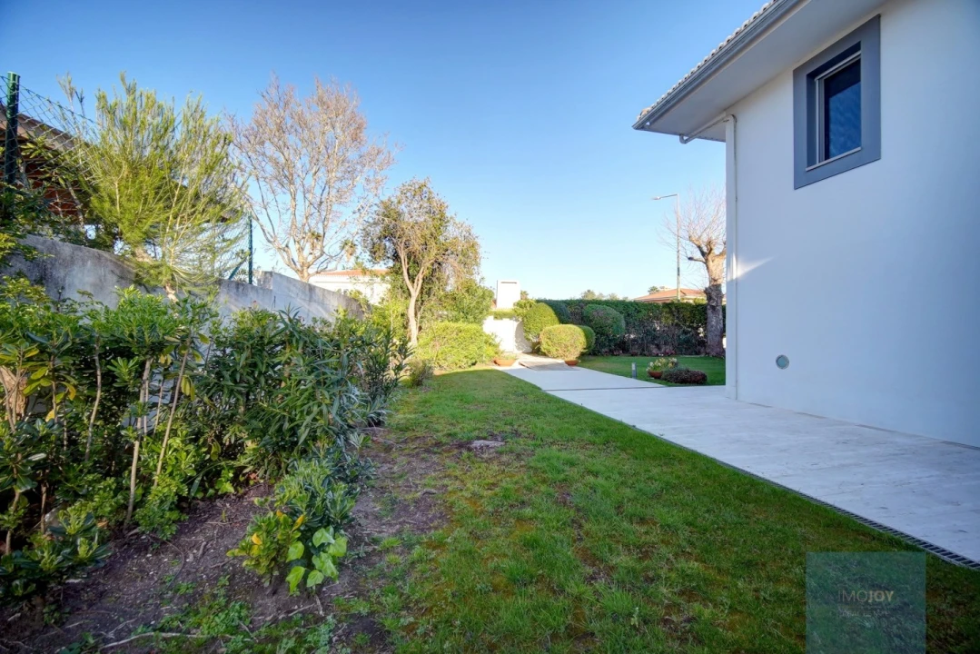 Moradia T8 para Arrendamento em Santa Maria e São Miguel, São Martinho, São Pedro Penaferrim Foto 45