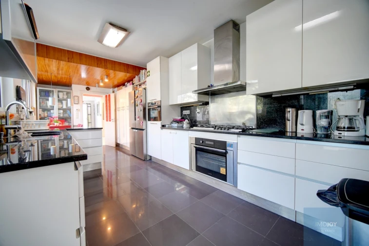 Moradia T8 para Arrendamento em Santa Maria e São Miguel, São Martinho, São Pedro Penaferrim Foto 10