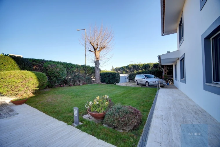 Moradia T8 para Arrendamento em Santa Maria e São Miguel, São Martinho, São Pedro Penaferrim Foto 48