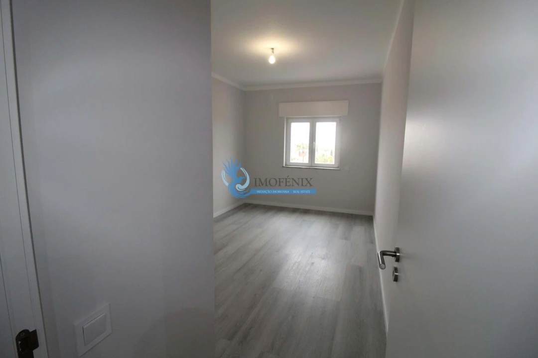 Apartamento T2 para Venda em Quarteira Foto 17