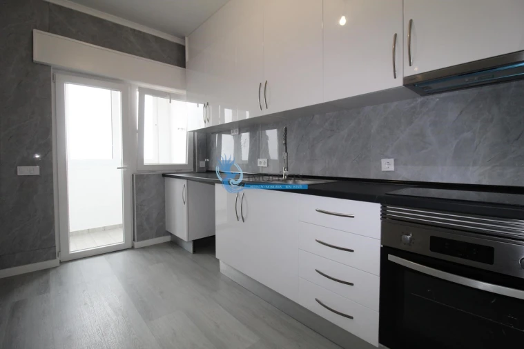 Apartamento T2 para Venda em Quarteira Foto 10