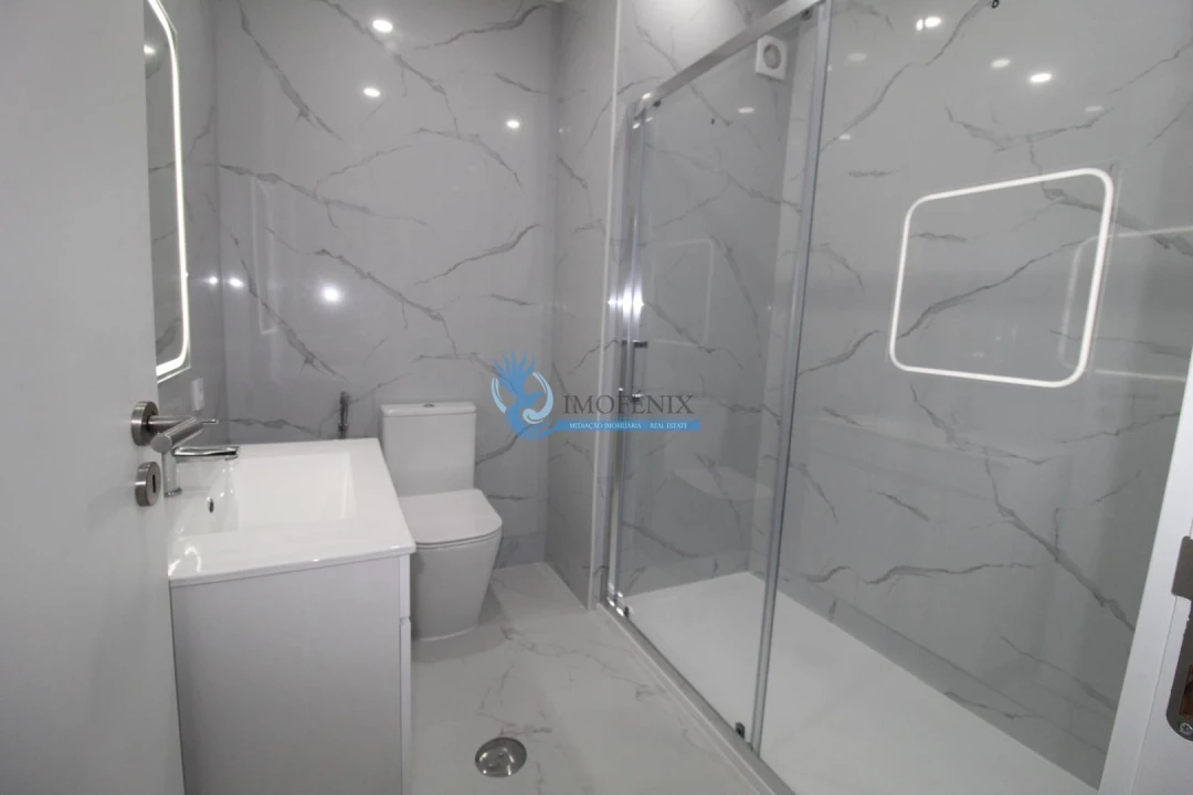 Apartamento T2 para Venda em Quarteira Foto 7