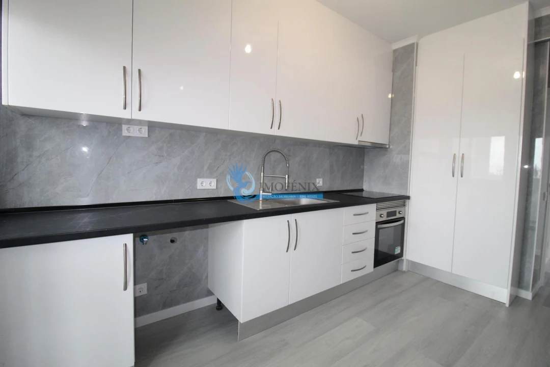 Apartamento T2 para Venda em Quarteira Foto 11