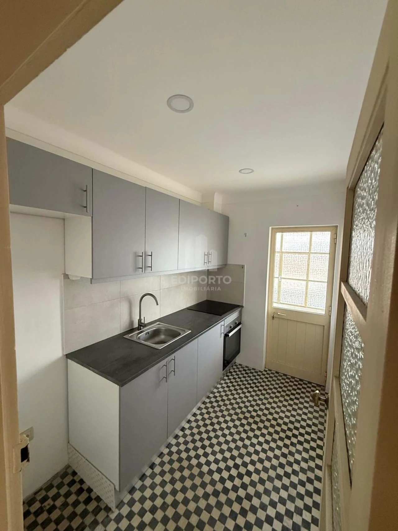 Moradia T2 para Venda em Oliveira do Douro Foto 10