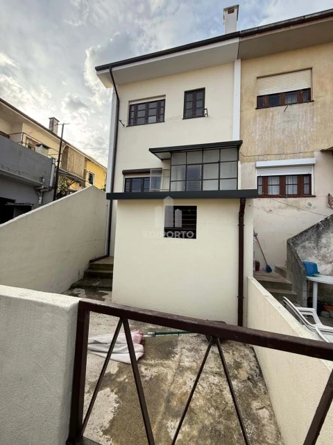 Moradia T2 para Venda em Oliveira do Douro