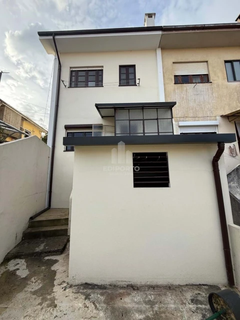 Moradia T2 para Venda em Oliveira do Douro