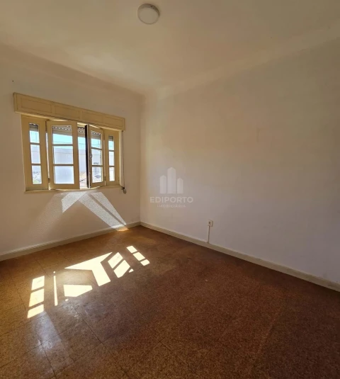 Moradia T2 para Venda em Oliveira do Douro