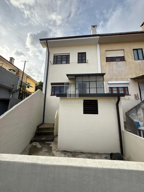 Moradia T2 para Venda em Oliveira do Douro