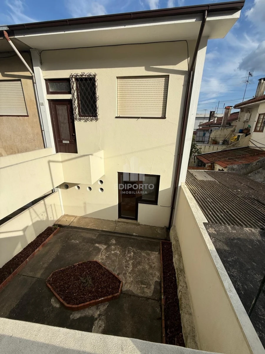 Moradia T2 para Venda em Oliveira do Douro Foto 2