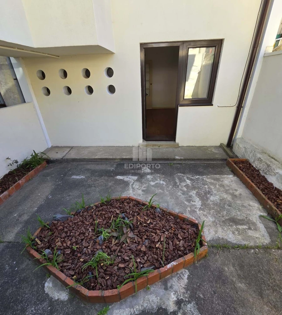 Moradia T2 para Venda em Oliveira do Douro Foto 5