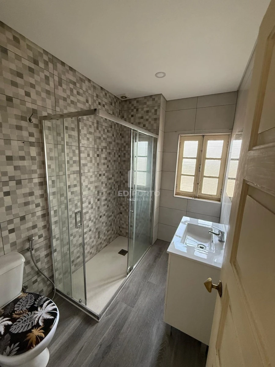 Moradia T2 para Venda em Oliveira do Douro Foto 19