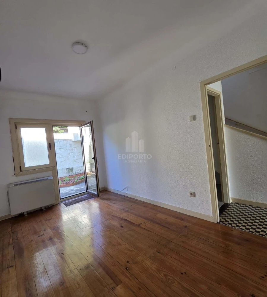 Moradia T2 para Venda em Oliveira do Douro Foto 9