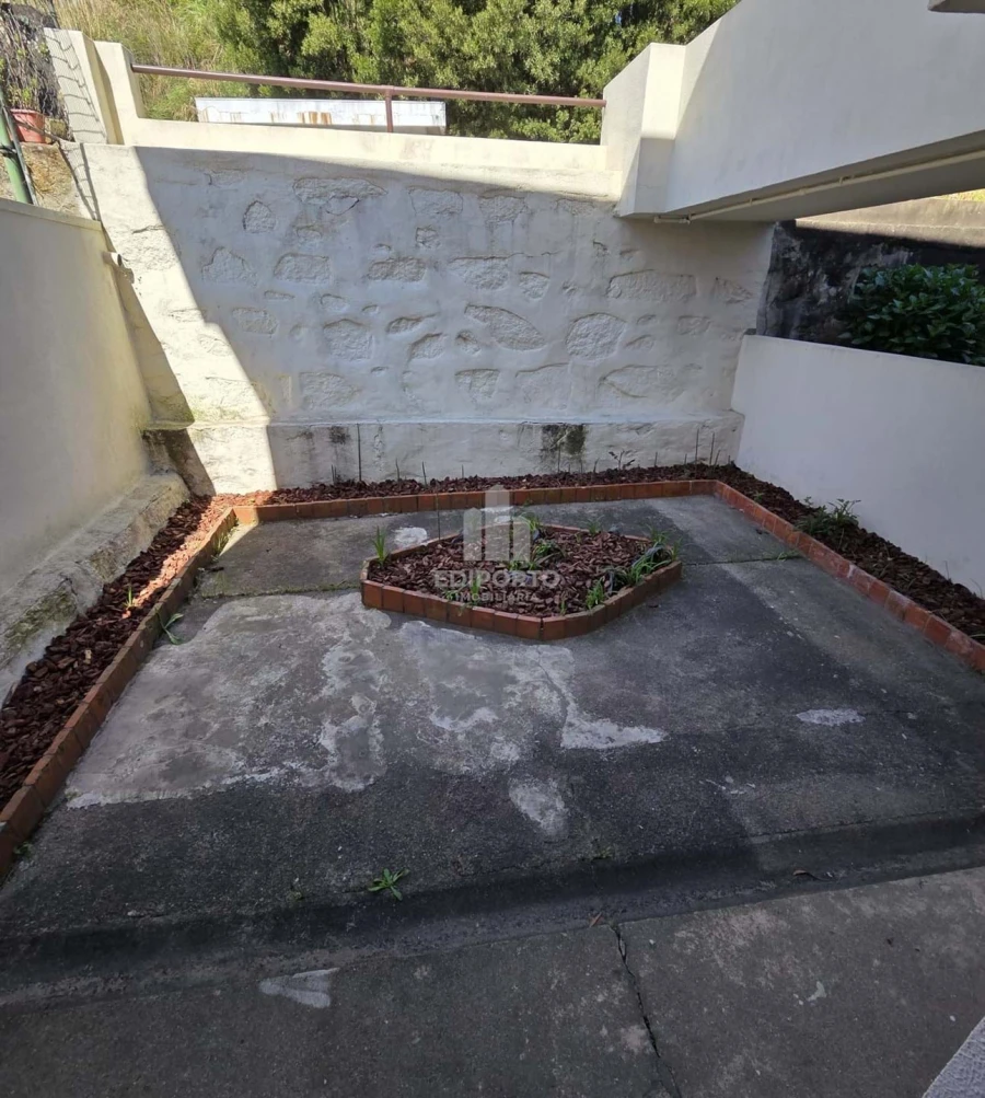 Moradia T2 para Venda em Oliveira do Douro Foto 3