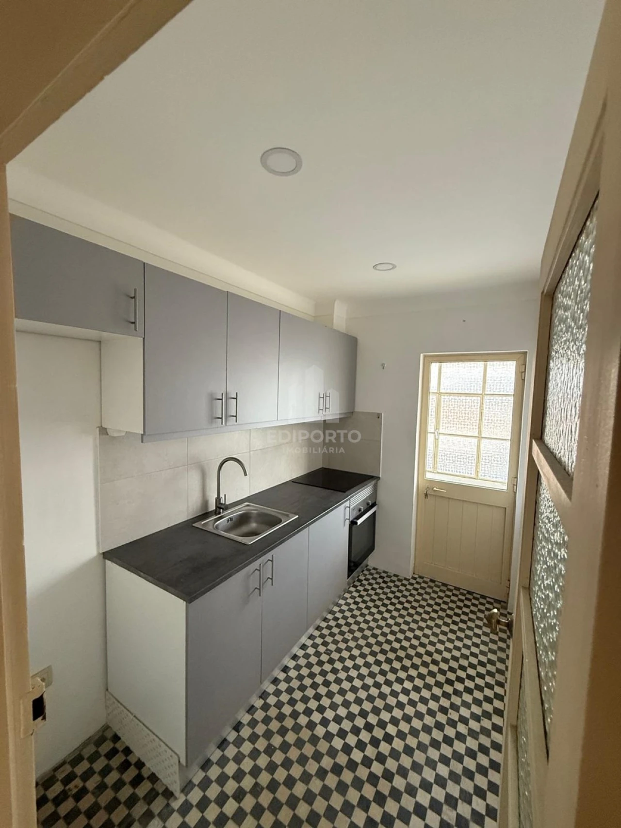 Moradia T2 para Venda em Oliveira do Douro Foto 17