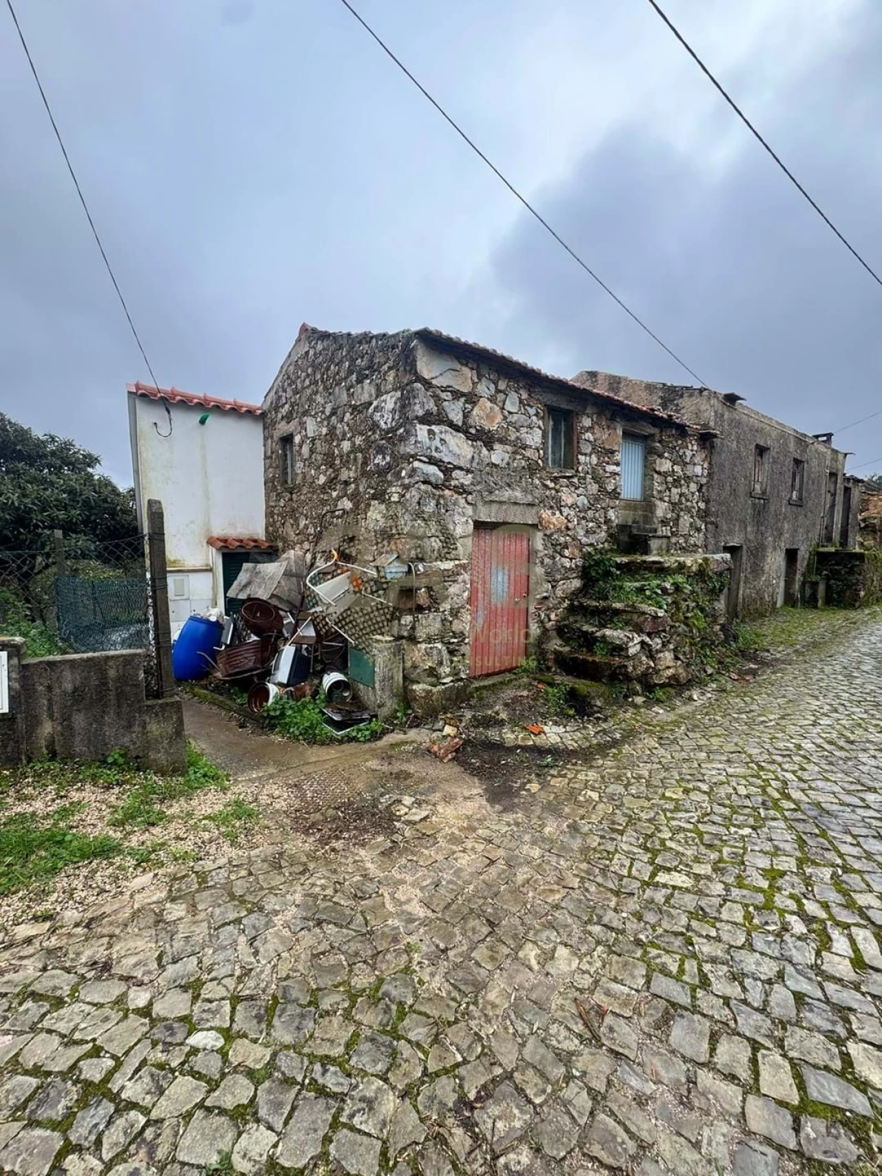 Moradia T1 para Venda em Aguda Foto 2