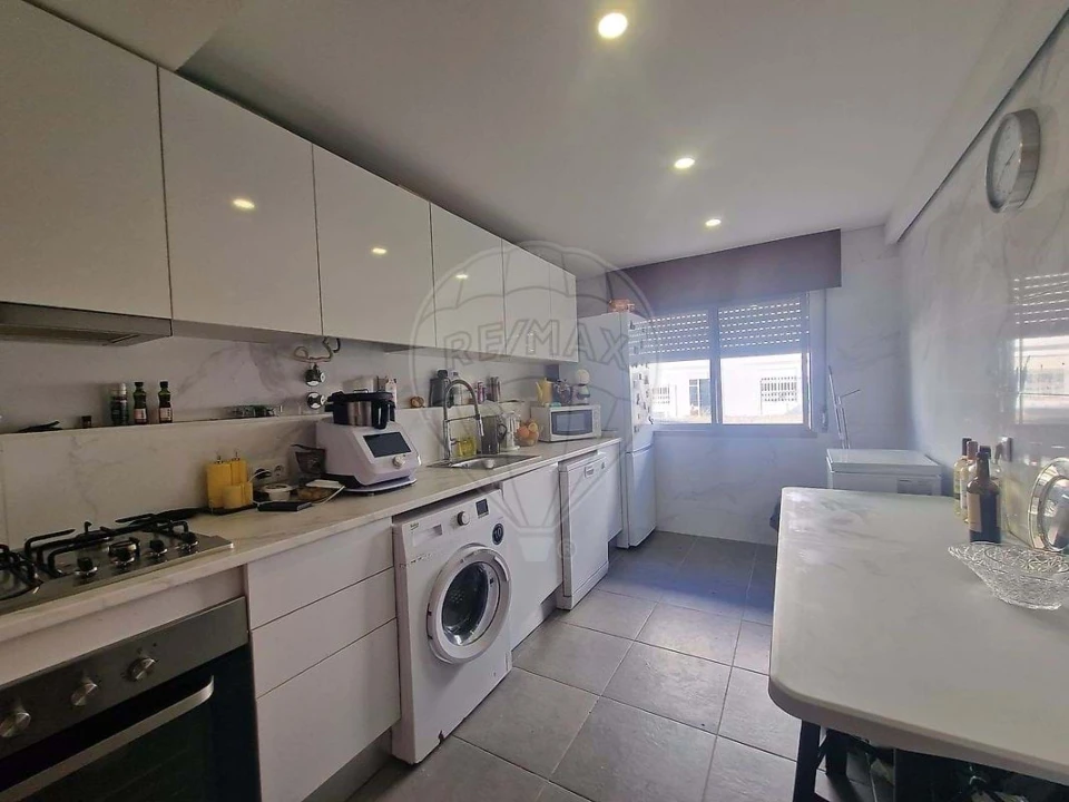 Apartamento T2 para Venda em Oeiras e São Julião da Barra, Paço de Arcos e Caxias Foto 1